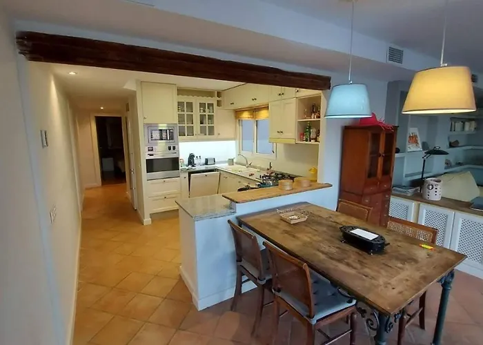 Marina Breeze Apartment